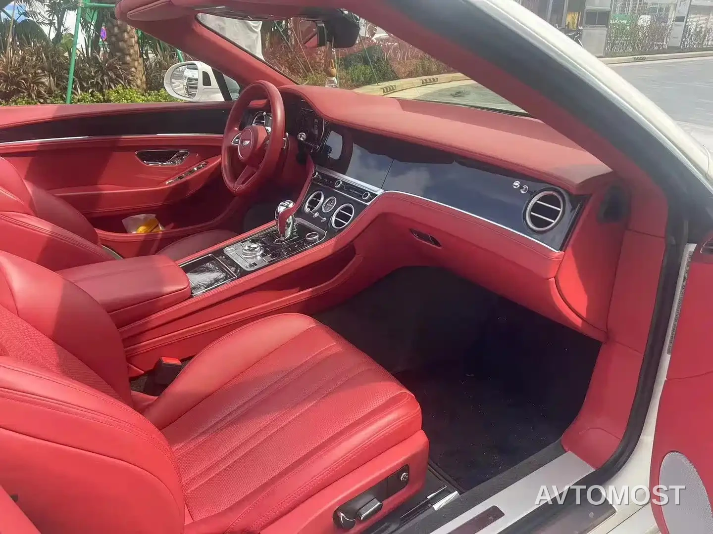 Bentley Continental 2020 4.0T GT V8 Convertible — фото 8