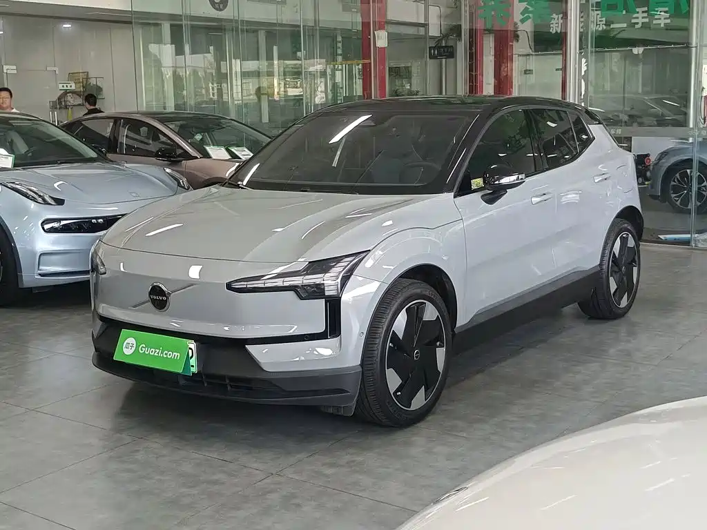 Volvo EX30 2025 RWD Long Range Ultra — фото 2