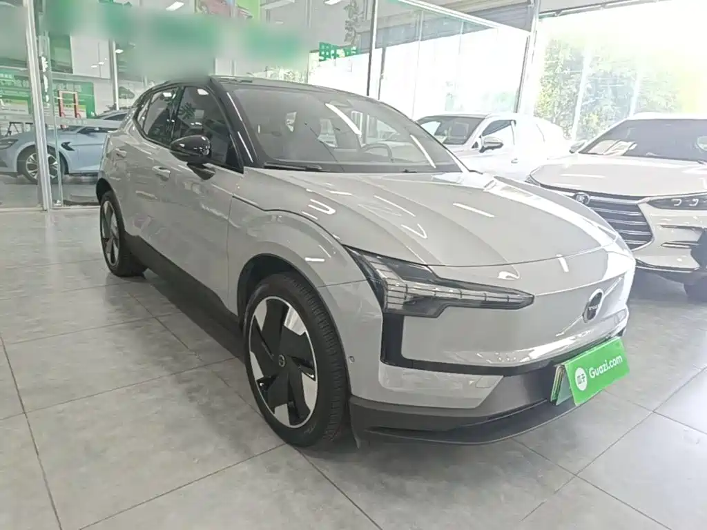 Volvo EX30 2025 RWD Long Range Ultra — фото 4