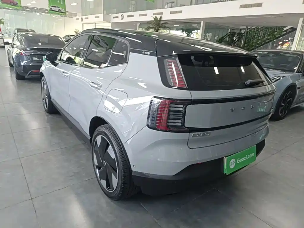 Volvo EX30 2025 RWD Long Range Ultra — фото 5