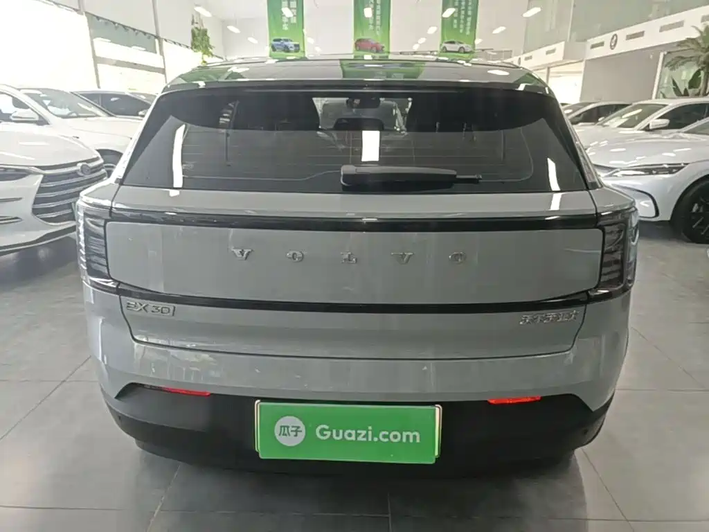Volvo EX30 2025 RWD Long Range Ultra — фото 6