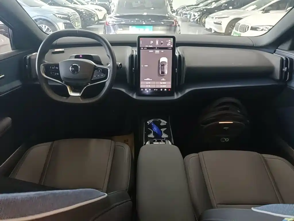 Volvo EX30 2025 RWD Long Range Ultra — фото 10