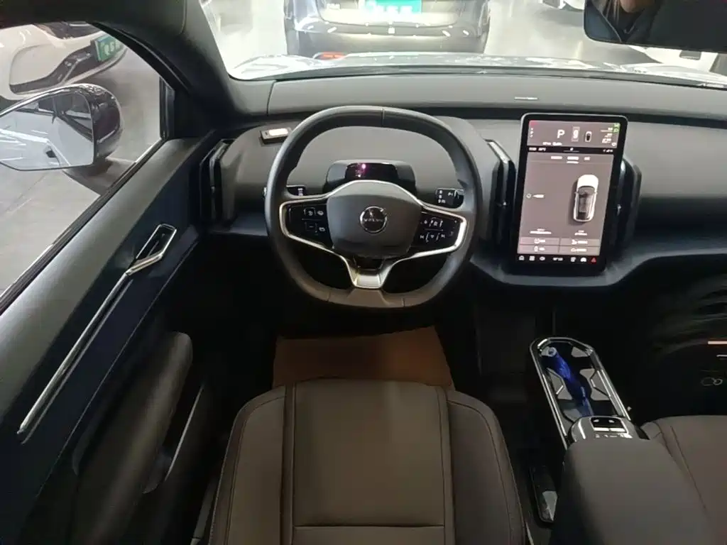 Volvo EX30 2025 RWD Long Range Ultra — фото 11