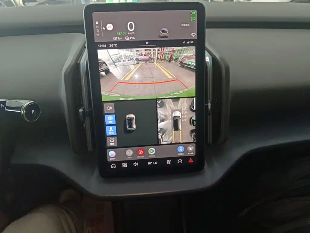 Volvo EX30 2025 RWD Long Range Ultra — фото 14