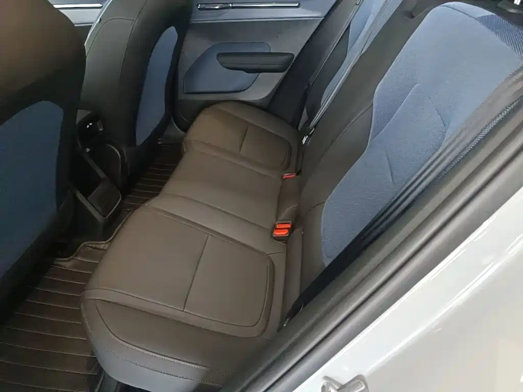 Volvo EX30 2025 RWD Long Range Ultra — фото 17