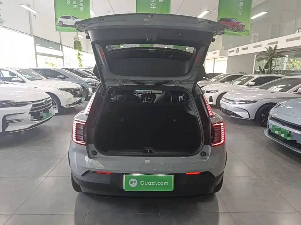 Volvo EX30 2025 RWD Long Range Ultra — фото 19