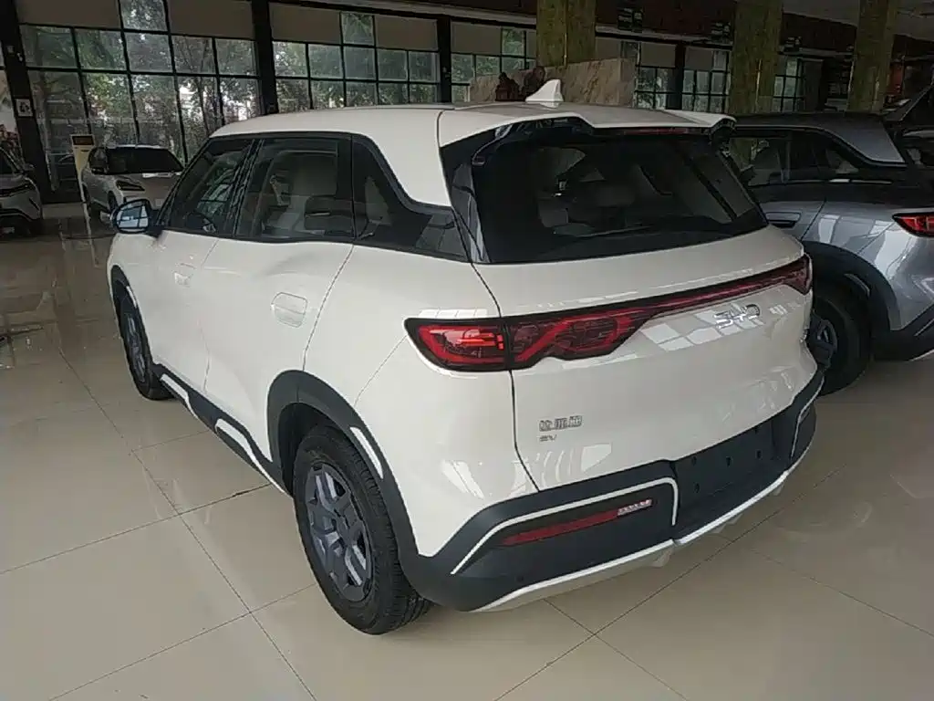 BYD Yuan UP 2025 Model 301KM Navigator — фото 5