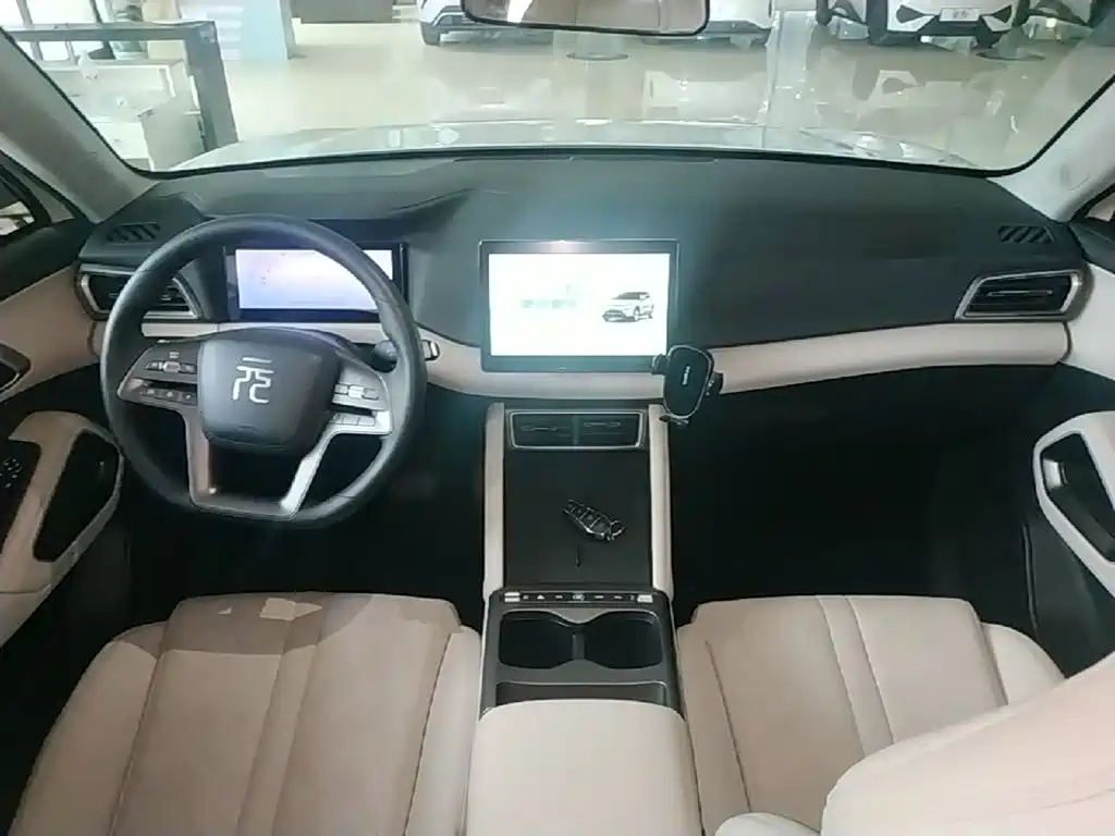 BYD Yuan UP 2025 Model 301KM Navigator — фото 10