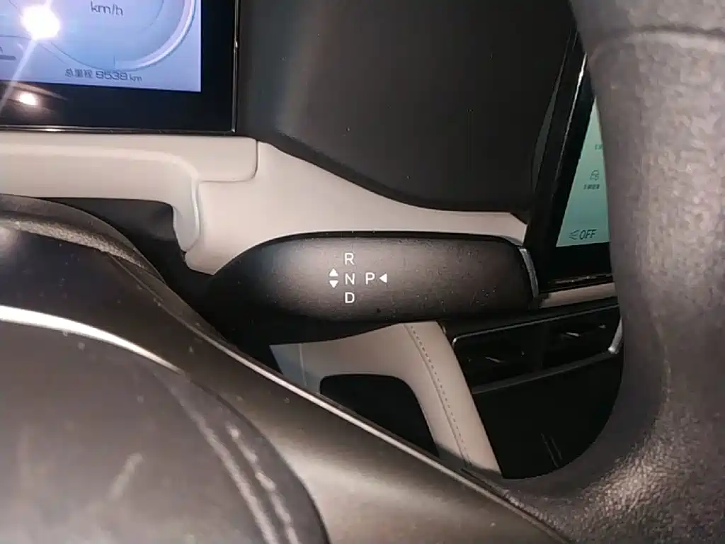 BYD Yuan UP 2025 Model 301KM Navigator — фото 14