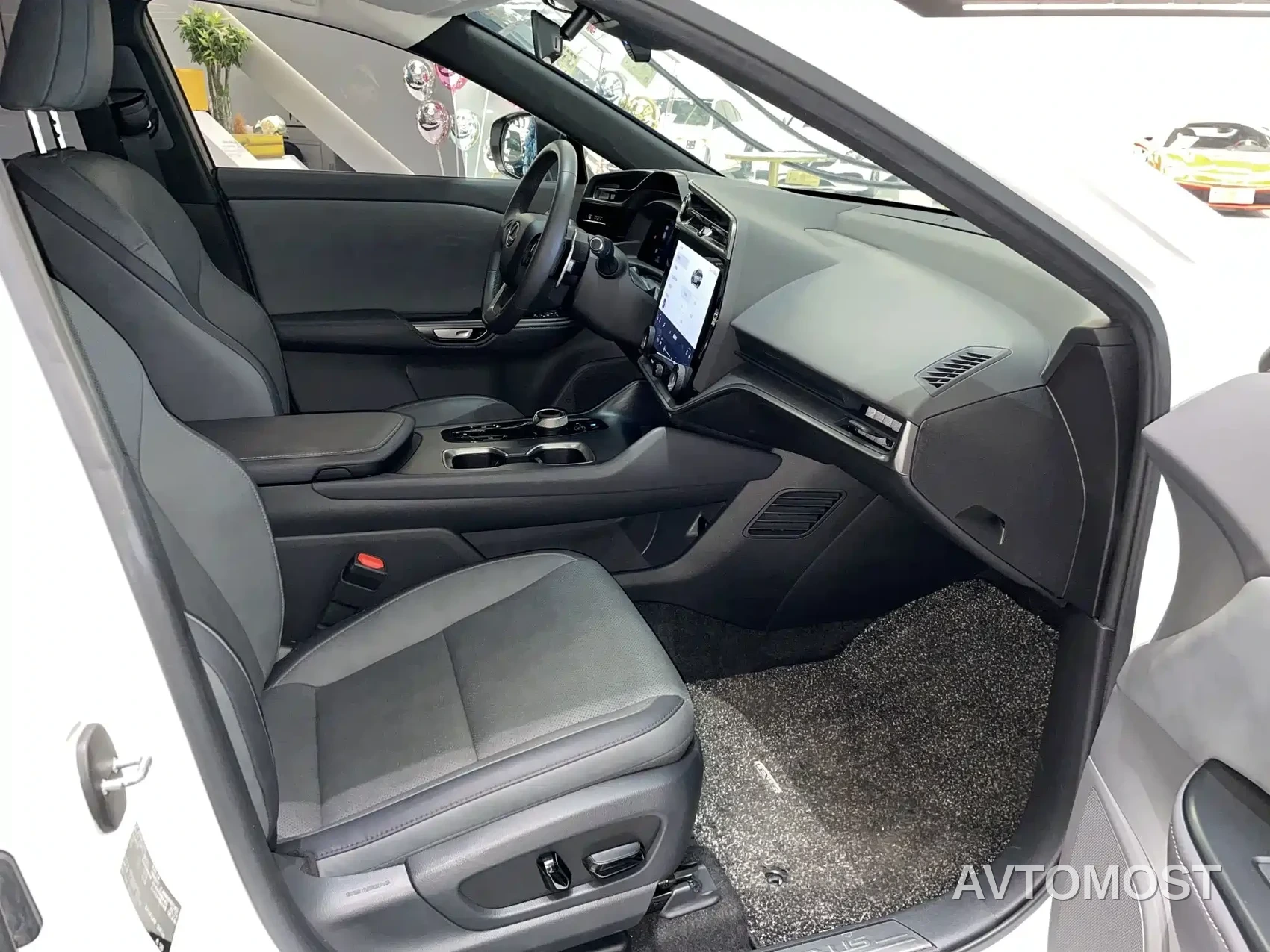 Lexus RZ 2023 450e 4WD Deluxe — фото 13
