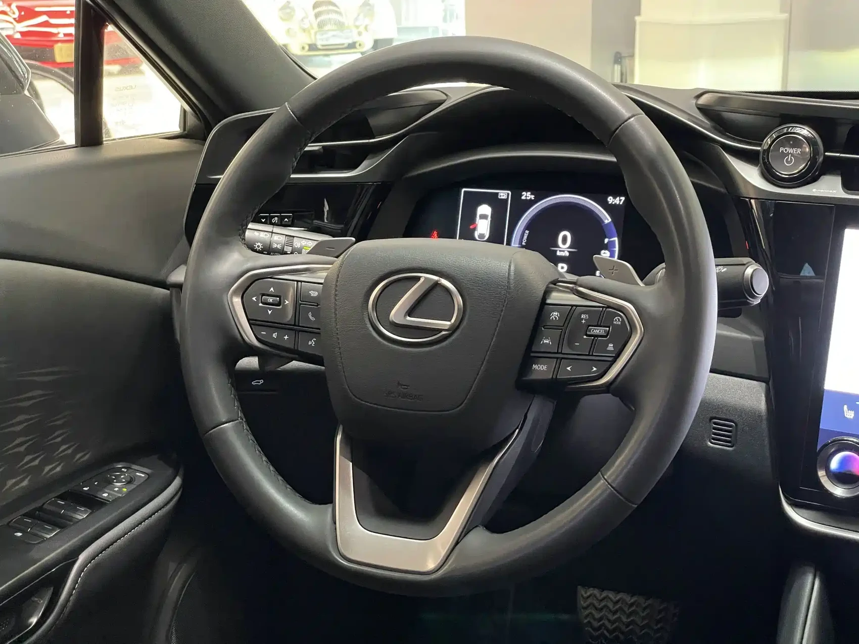 Lexus RZ 2023 450e 4WD Deluxe — фото 15