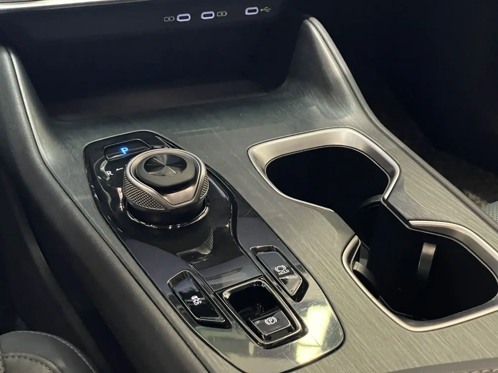 Lexus RZ 2023 450e 4WD Deluxe — фото 16