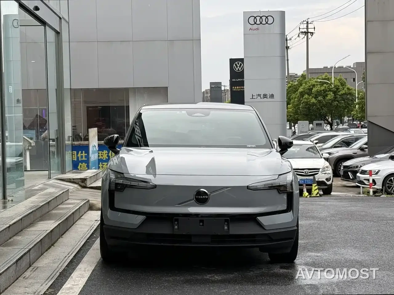 Volvo EX30 2025 RWD Long Range Plus — фото 1
