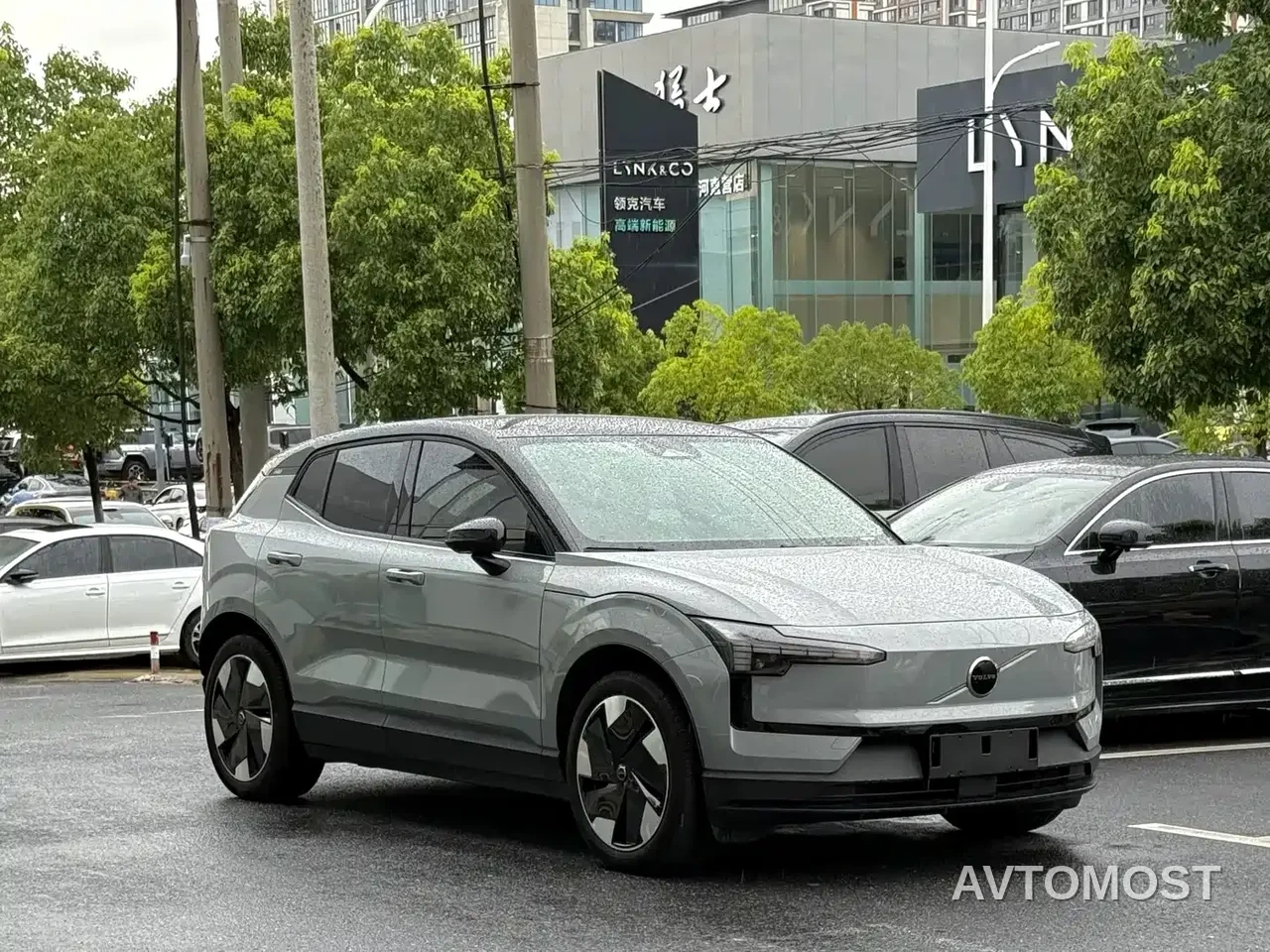 Volvo EX30 2025 RWD Long Range Plus — фото 2