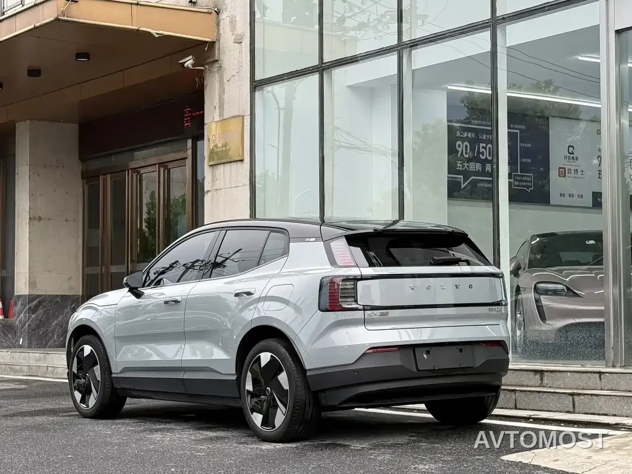 Volvo EX30 2025 RWD Long Range Plus — фото 3
