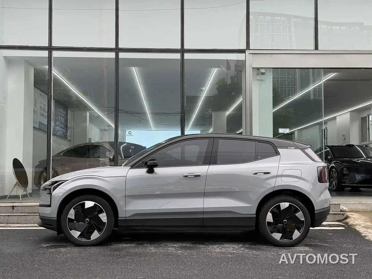 Volvo EX30 2025 RWD Long Range Plus — фото 6