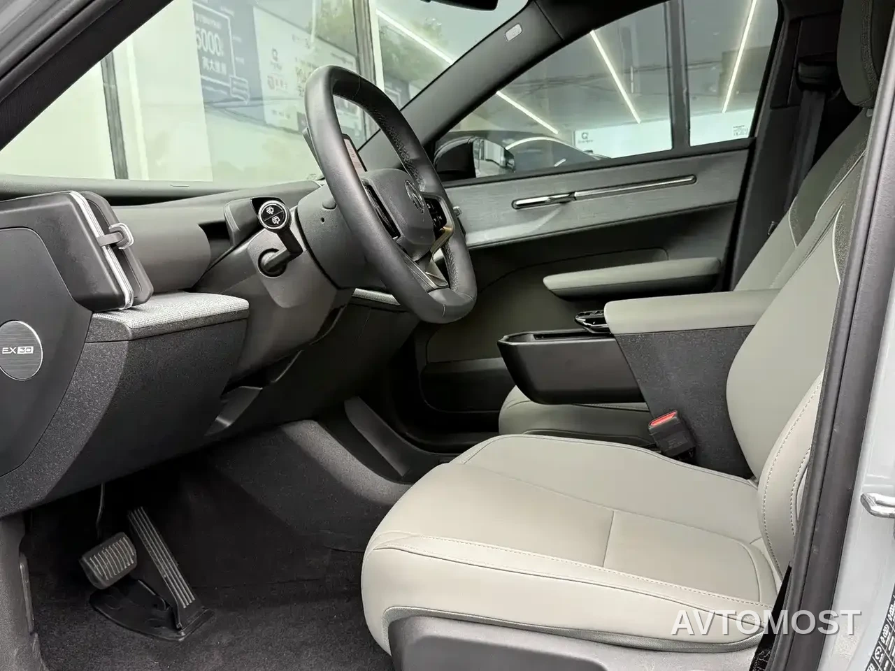 Volvo EX30 2025 RWD Long Range Plus — фото 8