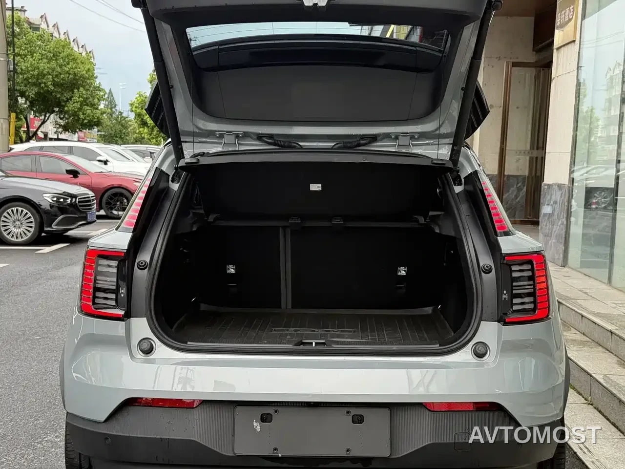 Volvo EX30 2025 RWD Long Range Plus — фото 12