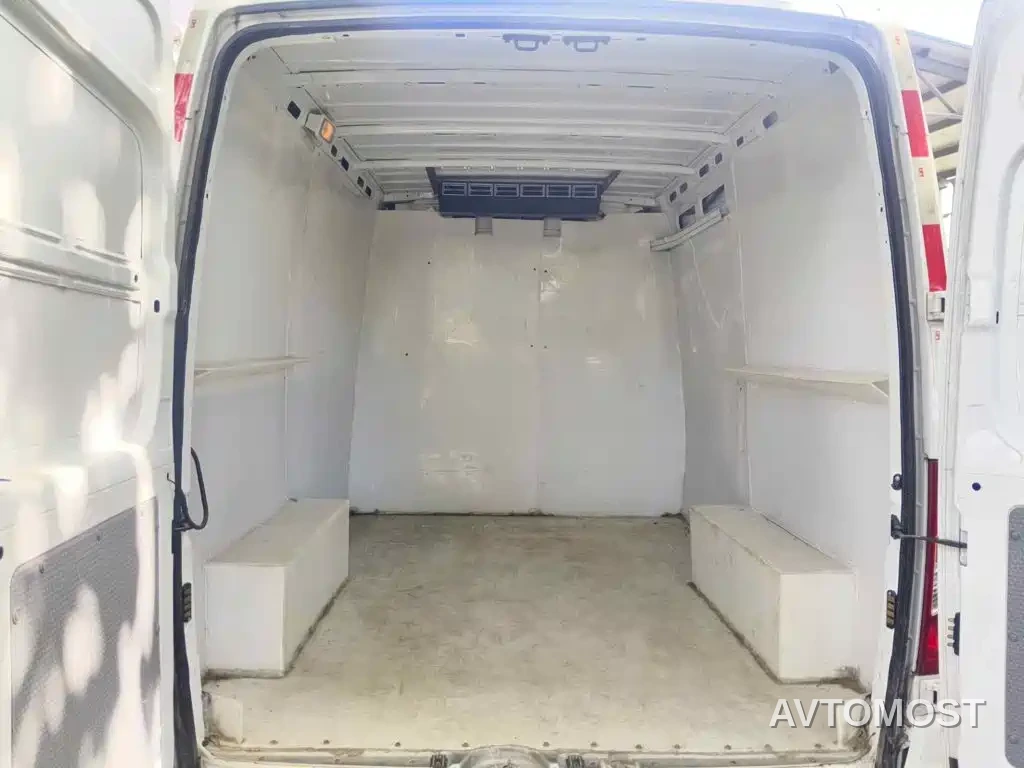 SAIC Maxus Xintu V80 2021 2.0T Manual Classic City Delivery King Short Wheelbase Medium Roof 3-seater — фото 13