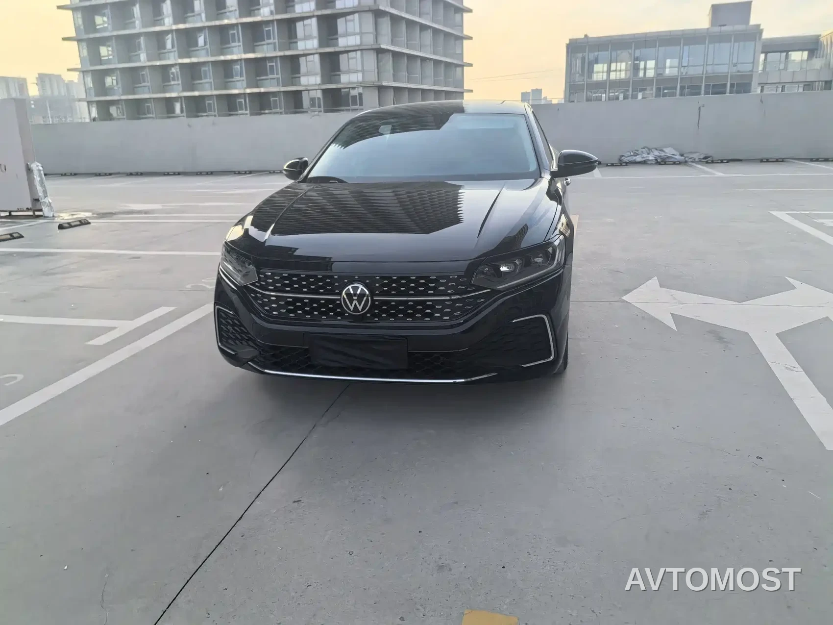 Volkswagen Passat 2024 380TSI Starlight Dragon Soaring Edition — фото 2