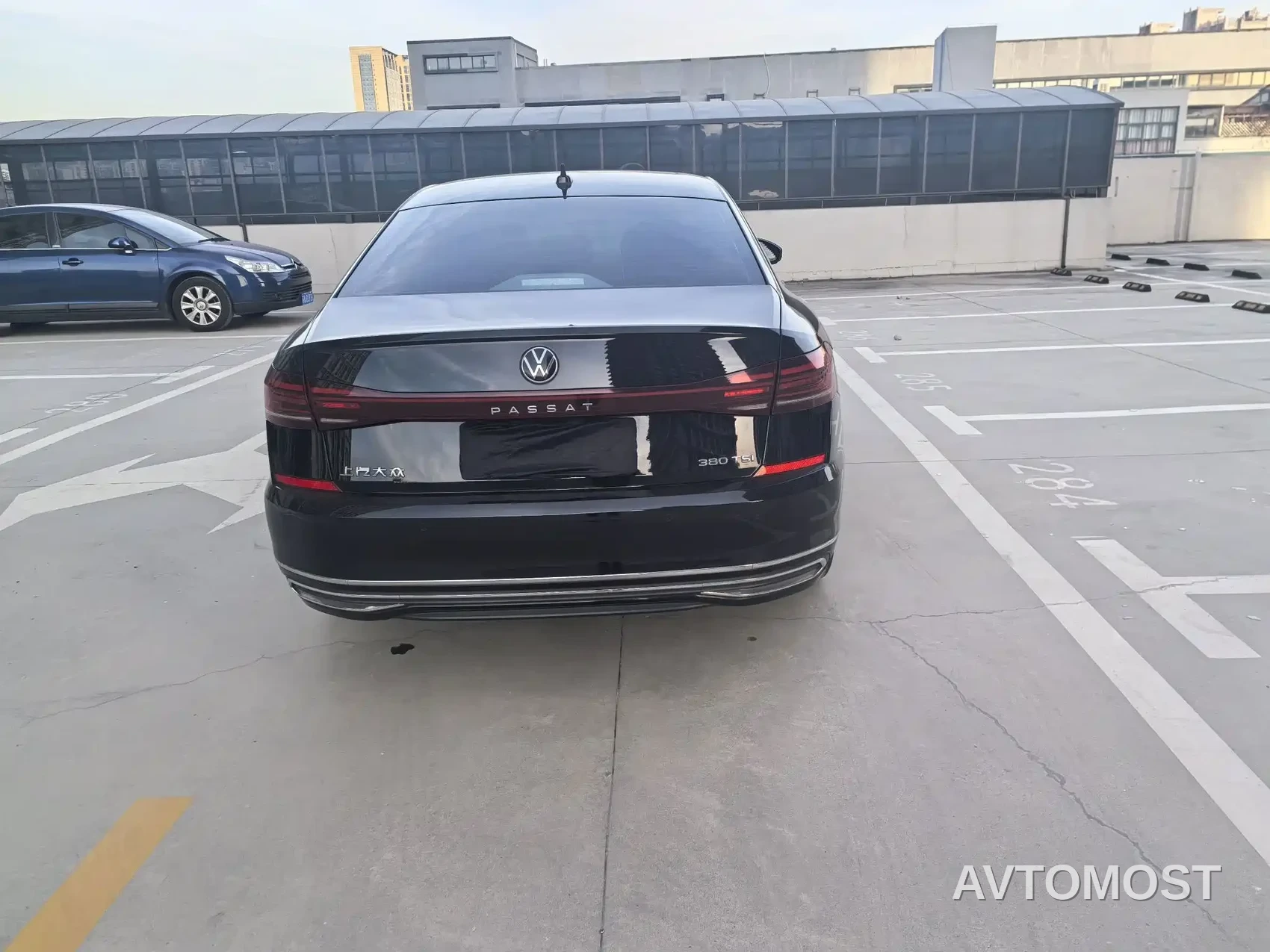 Volkswagen Passat 2024 380TSI Starlight Dragon Soaring Edition — фото 10
