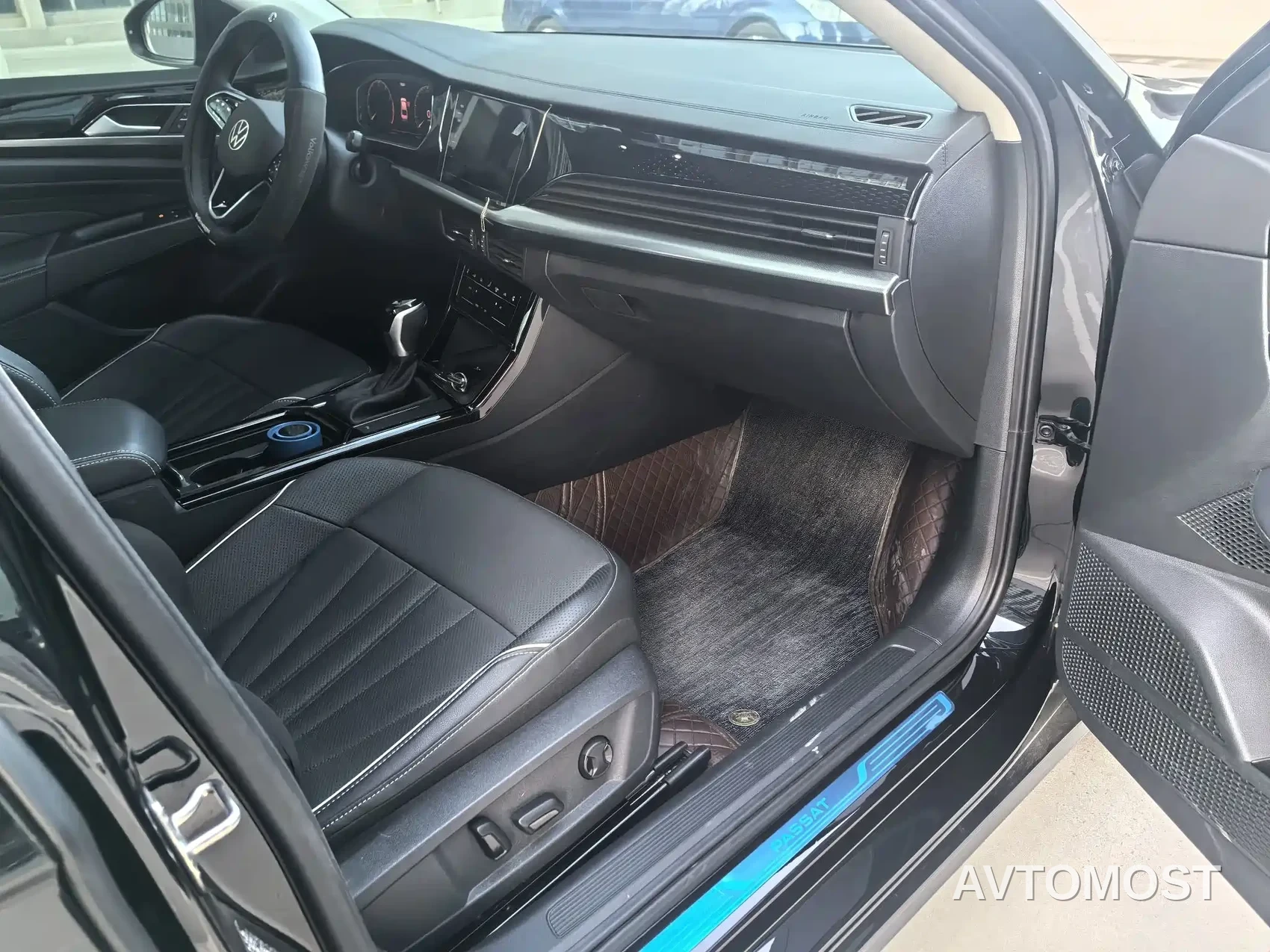 Volkswagen Passat 2024 380TSI Starlight Dragon Soaring Edition — фото 13