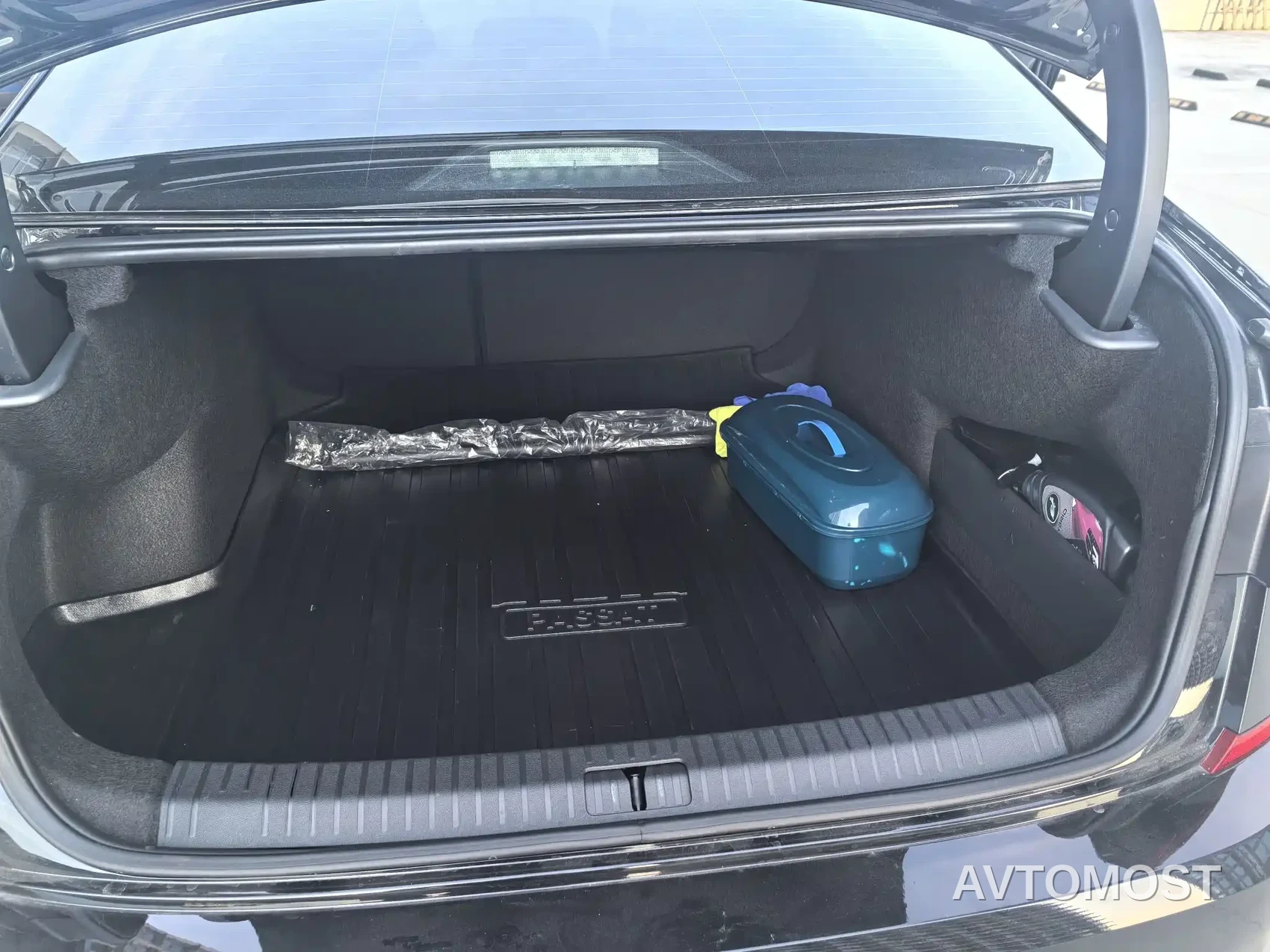 Volkswagen Passat 2024 380TSI Starlight Dragon Soaring Edition — фото 14