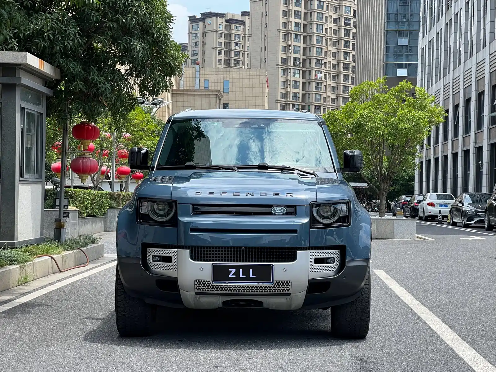 Land Rover Defender 2021 110 P400 Dark Special Edition — фото 2
