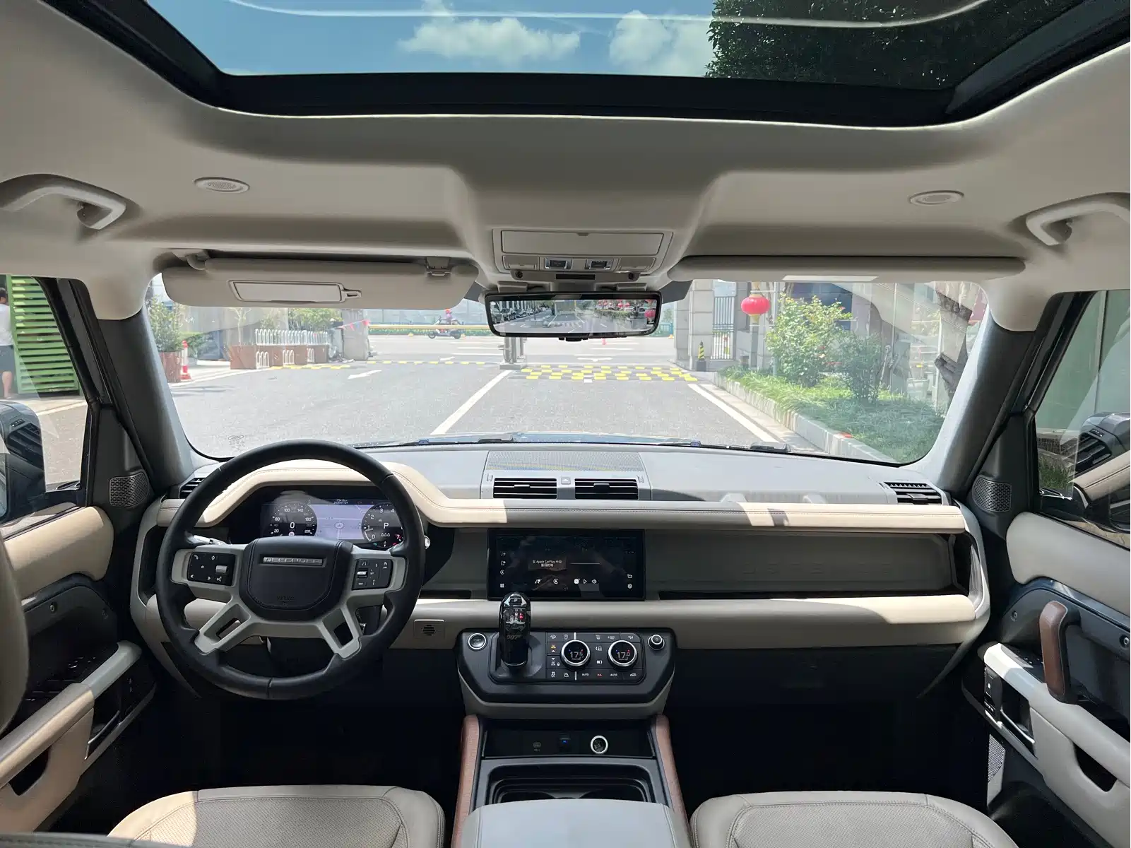 Land Rover Defender 2021 110 P400 Dark Special Edition — фото 4