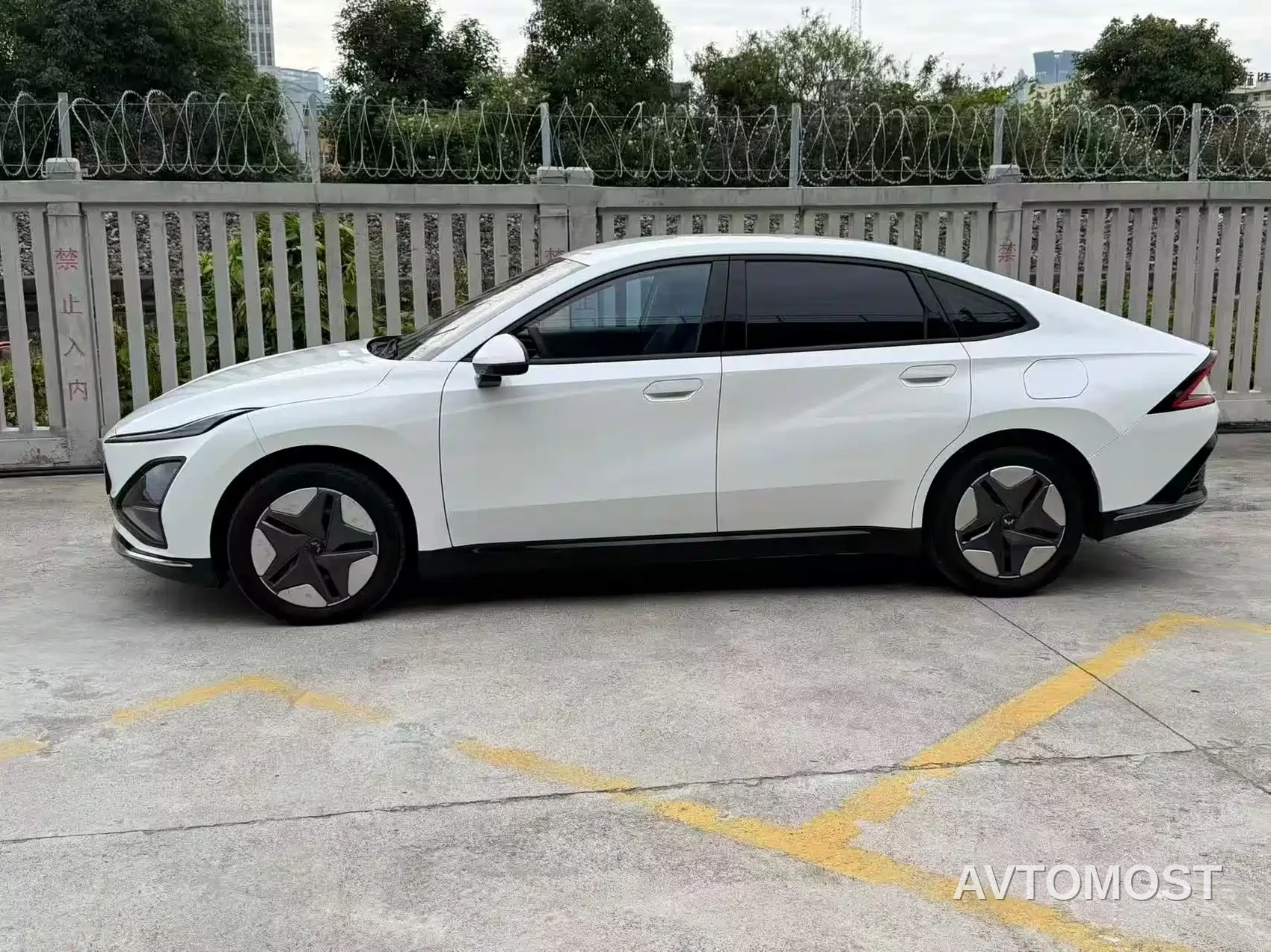 Wuling Xingguang 2024 Co-Creation Edition 410 Standard — фото 2