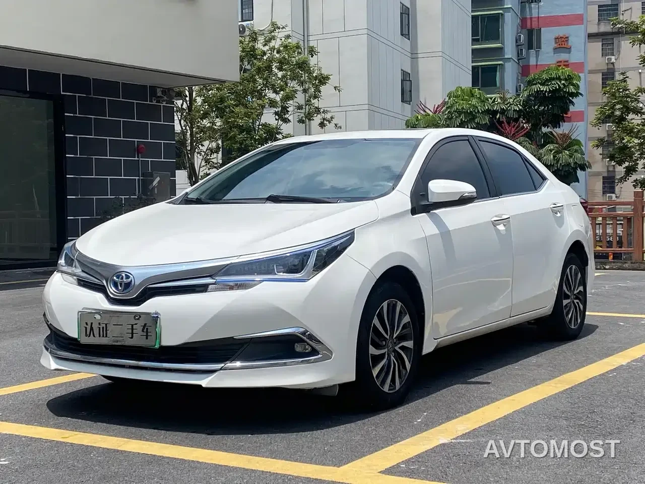 Toyota Corolla Twin Engine E+ 2019 1.8L E-CVT Leading Edition — фото 1