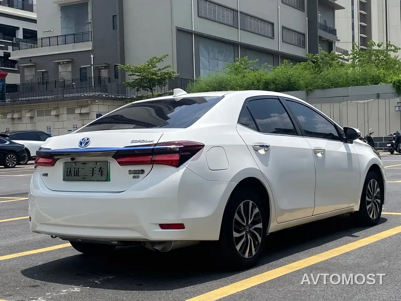 Toyota Corolla Twin Engine E+ 2019 1.8L E-CVT Leading Edition — фото 4