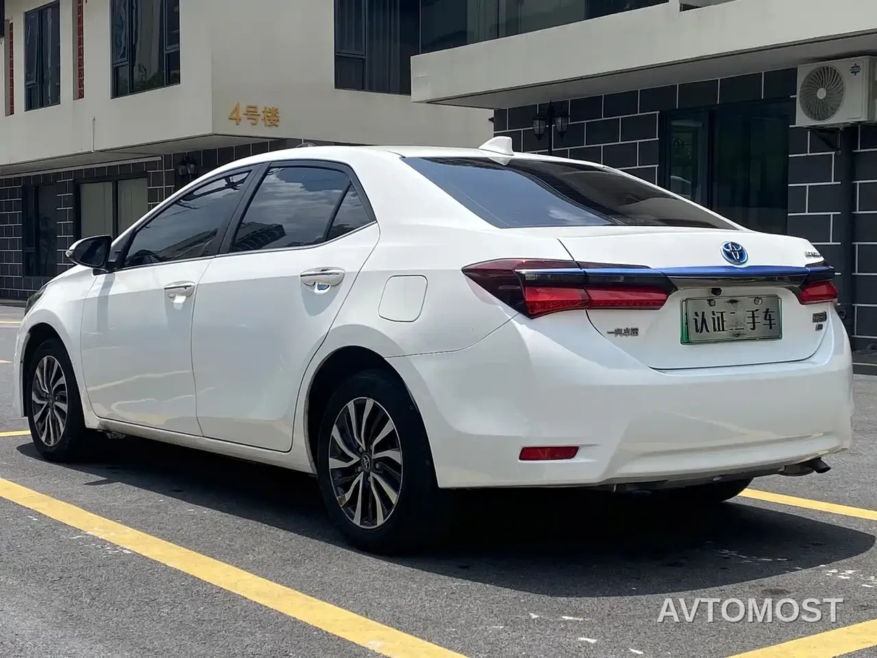 Toyota Corolla Twin Engine E+ 2019 1.8L E-CVT Leading Edition — фото 6