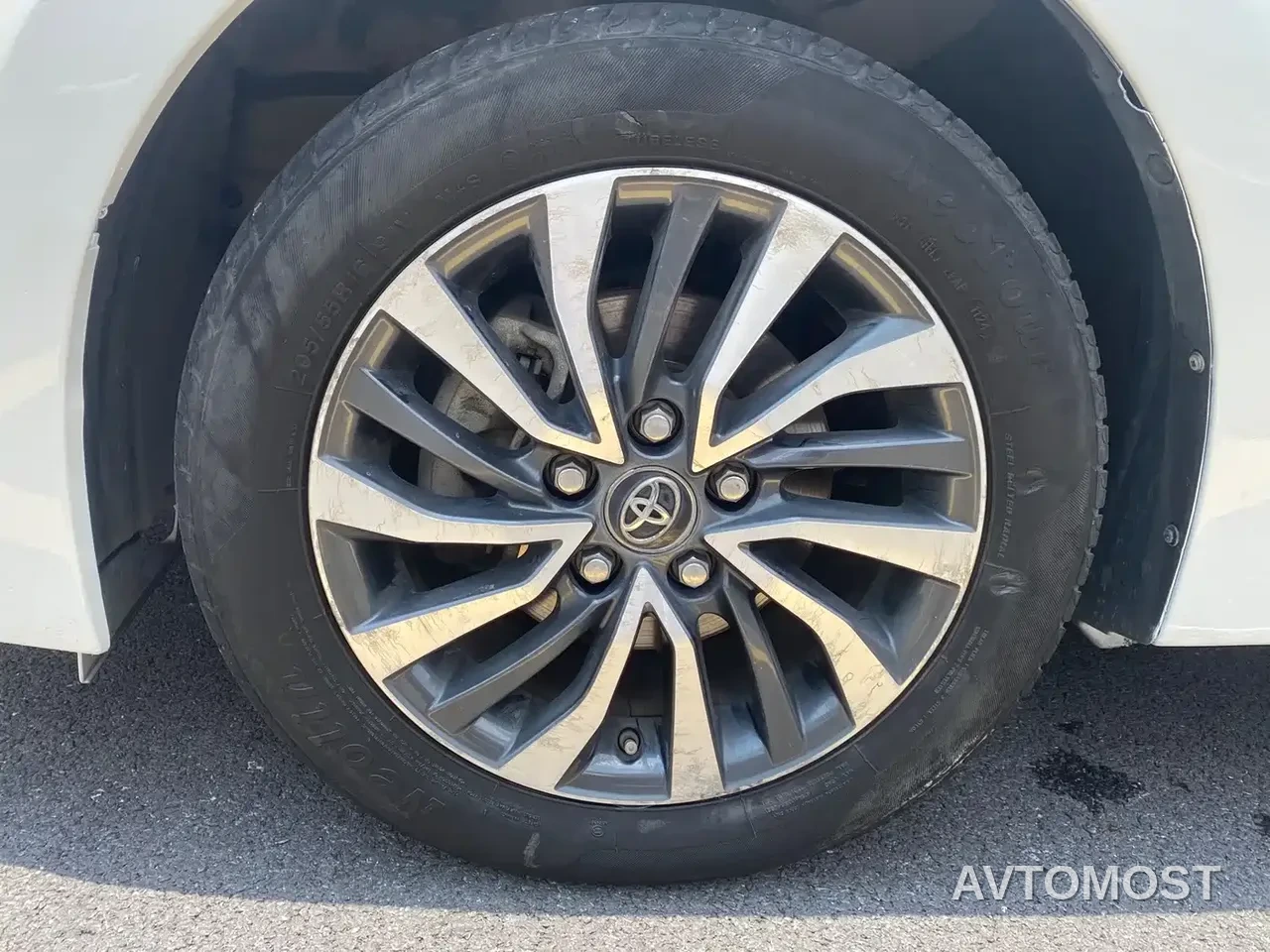 Toyota Corolla Twin Engine E+ 2019 1.8L E-CVT Leading Edition — фото 8