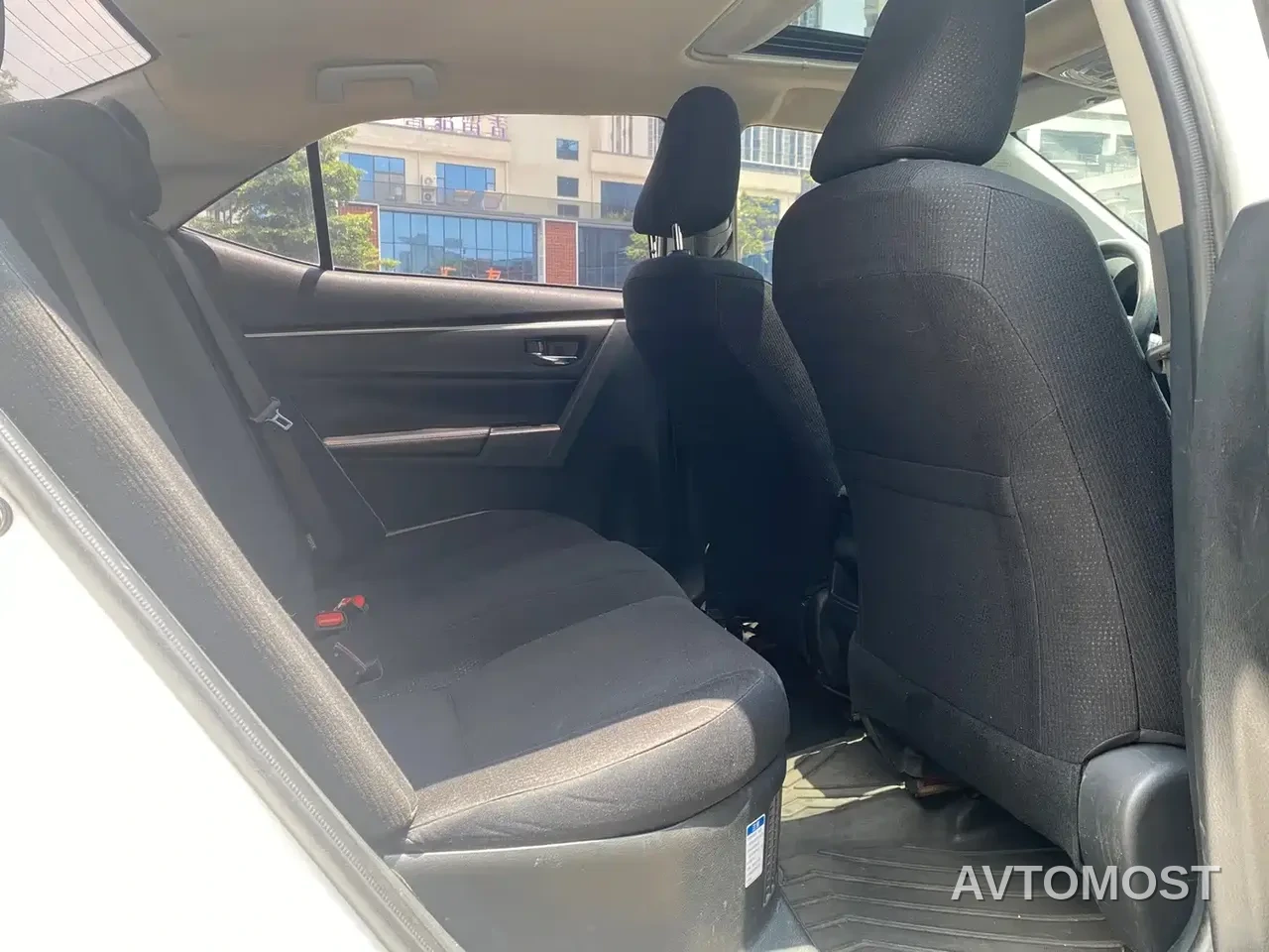 Toyota Corolla Twin Engine E+ 2019 1.8L E-CVT Leading Edition — фото 10