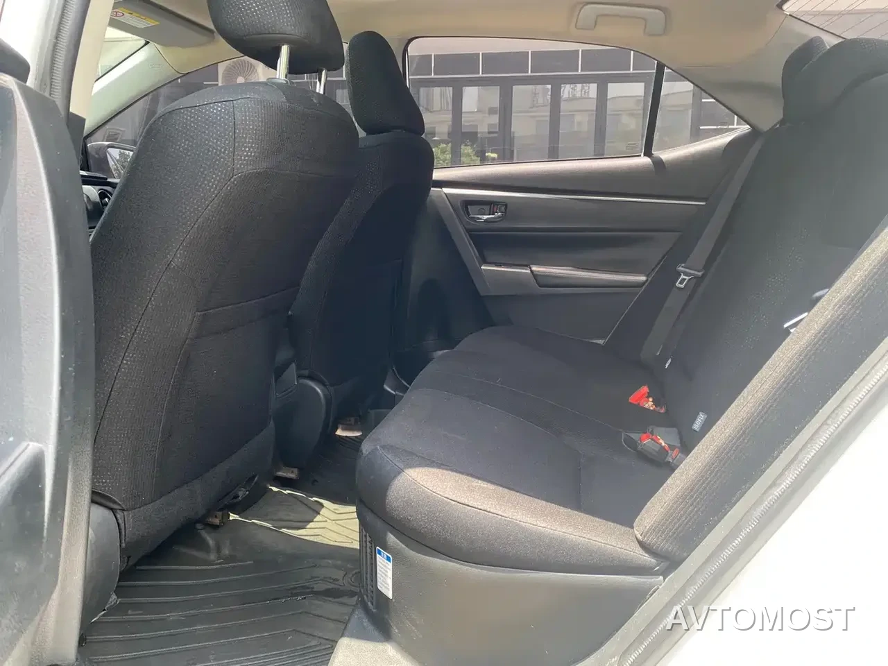 Toyota Corolla Twin Engine E+ 2019 1.8L E-CVT Leading Edition — фото 11