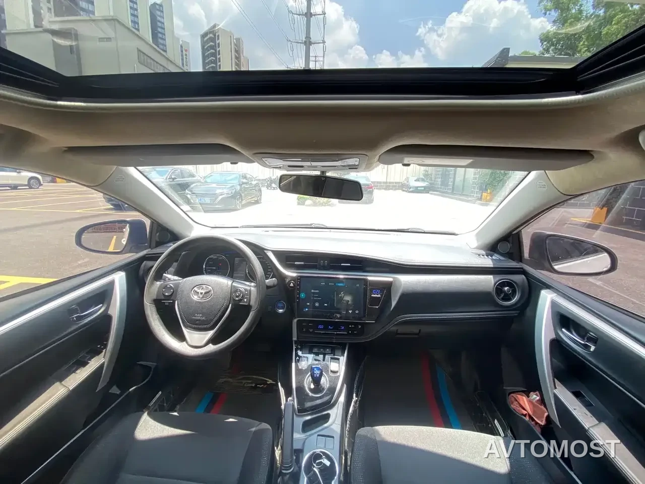 Toyota Corolla Twin Engine E+ 2019 1.8L E-CVT Leading Edition — фото 12
