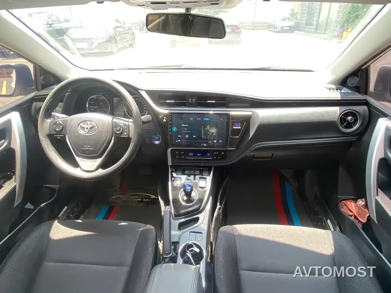 Toyota Corolla Twin Engine E+ 2019 1.8L E-CVT Leading Edition — фото 13