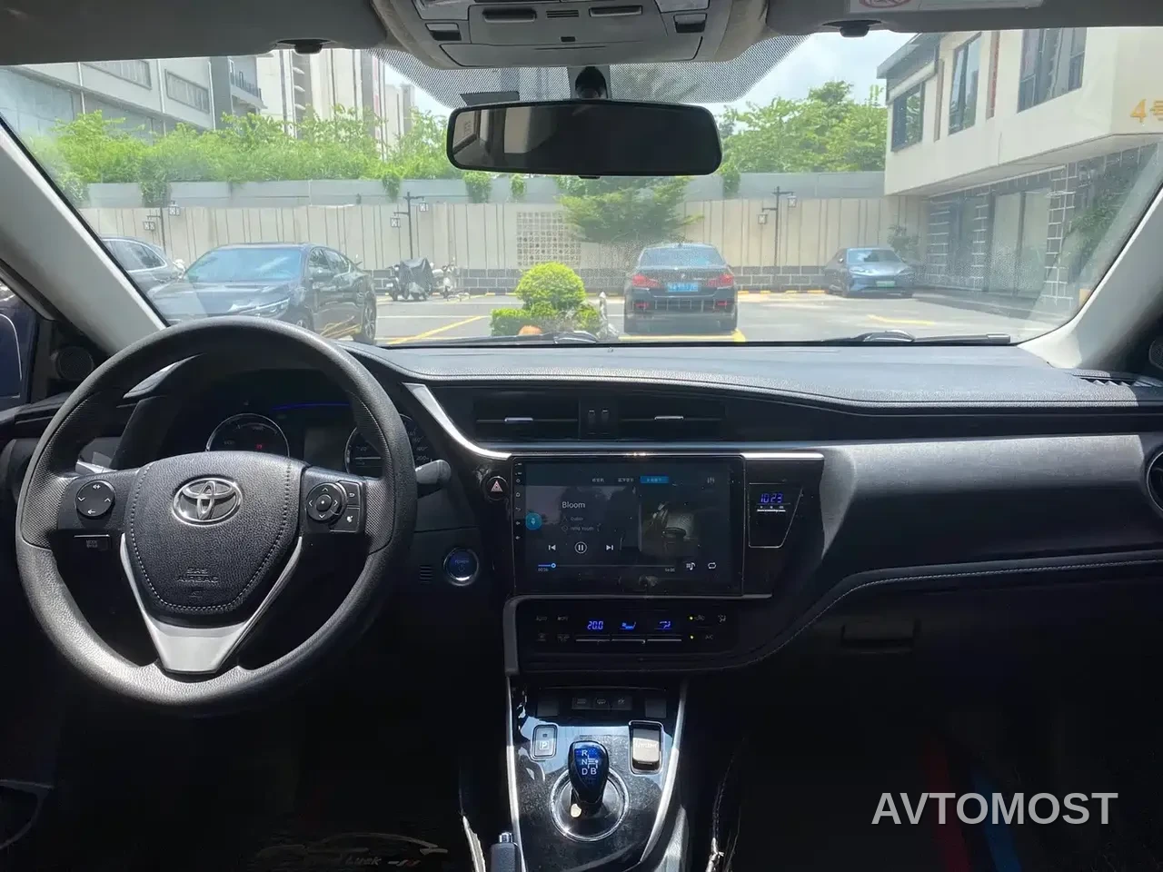 Toyota Corolla Twin Engine E+ 2019 1.8L E-CVT Leading Edition — фото 14