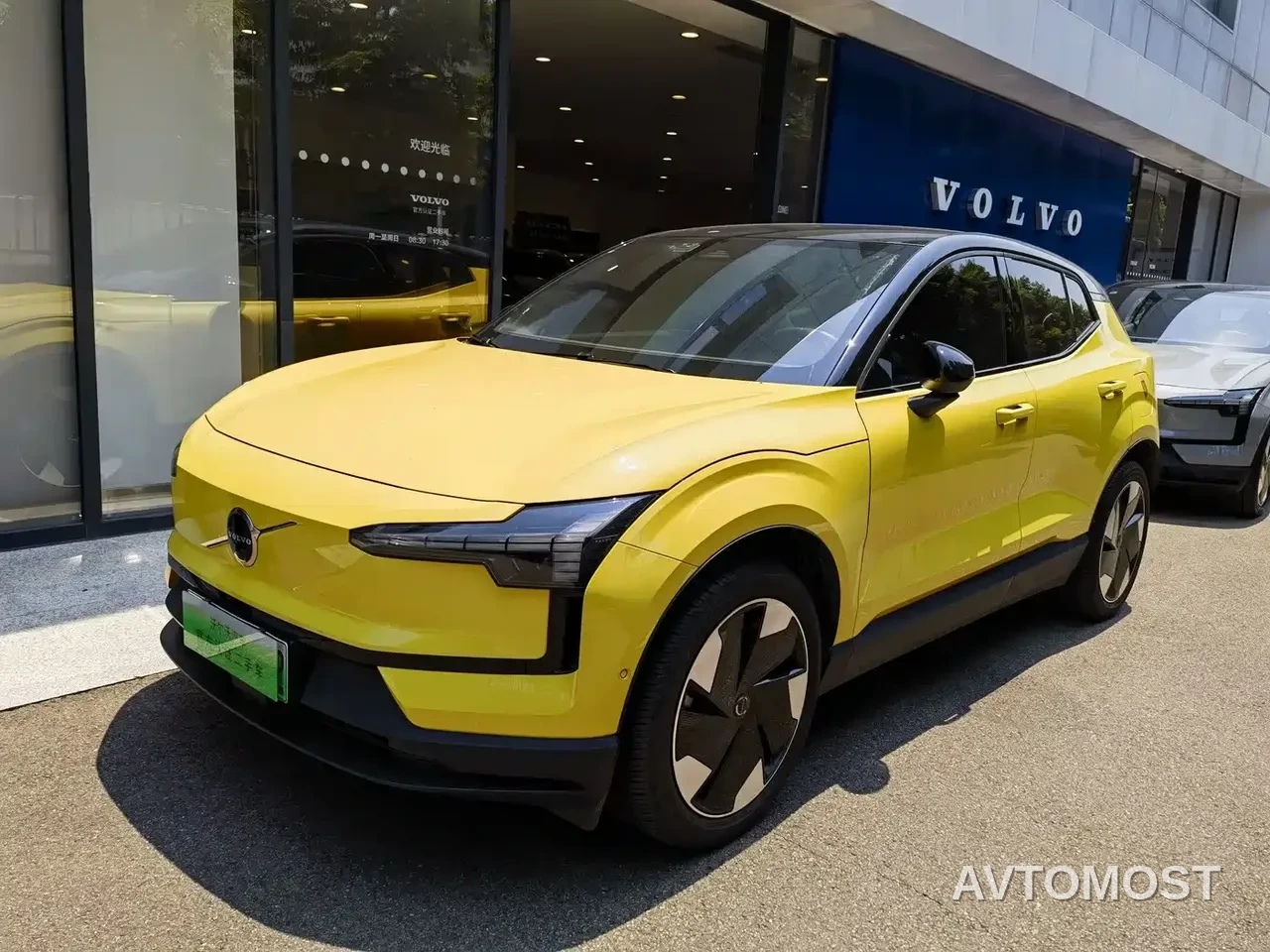 Volvo EX30 2025 RWD Long Range Ultra — фото 1