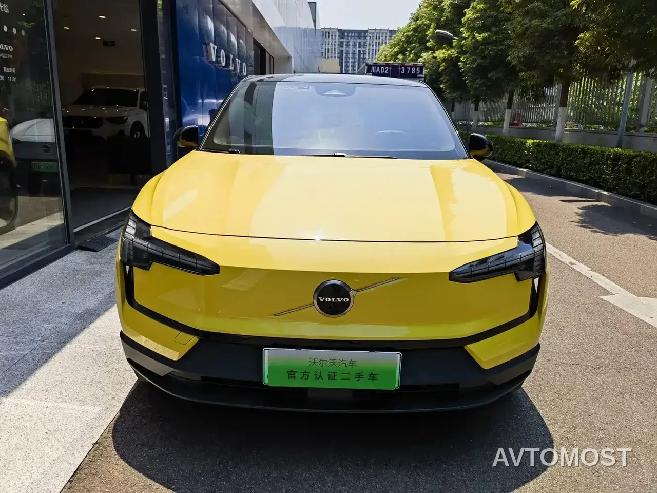 Volvo EX30 2025 RWD Long Range Ultra — фото 2