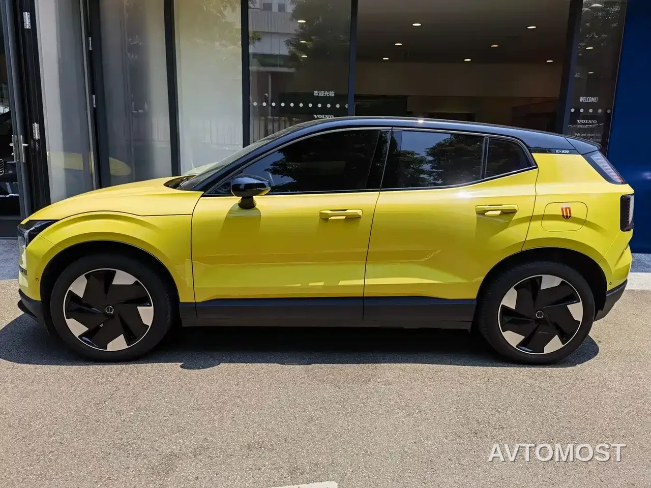Volvo EX30 2025 RWD Long Range Ultra — фото 3