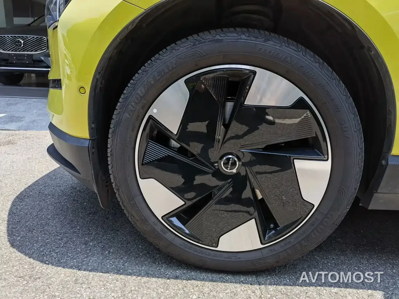 Volvo EX30 2025 RWD Long Range Ultra — фото 4