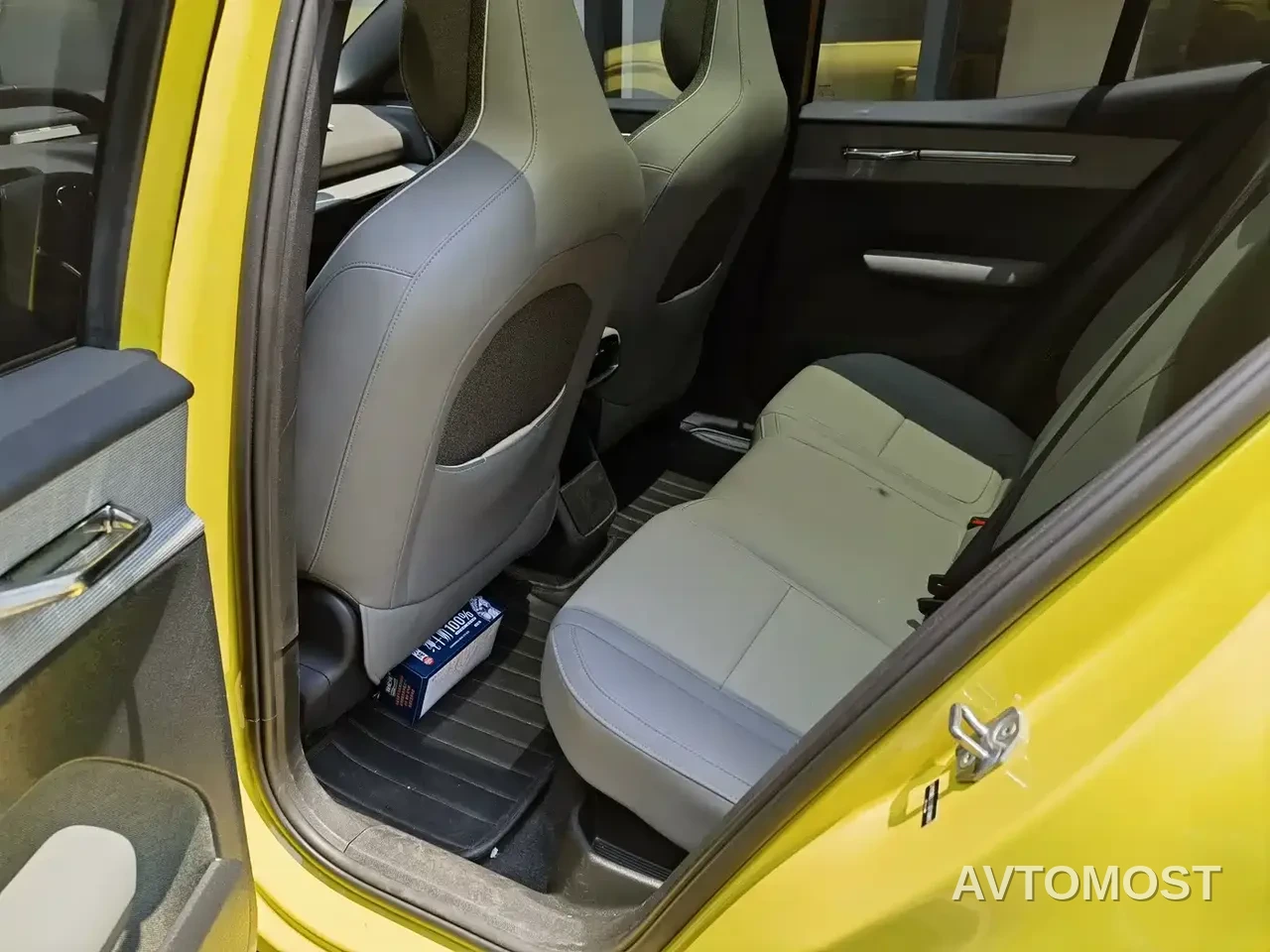 Volvo EX30 2025 RWD Long Range Ultra — фото 8
