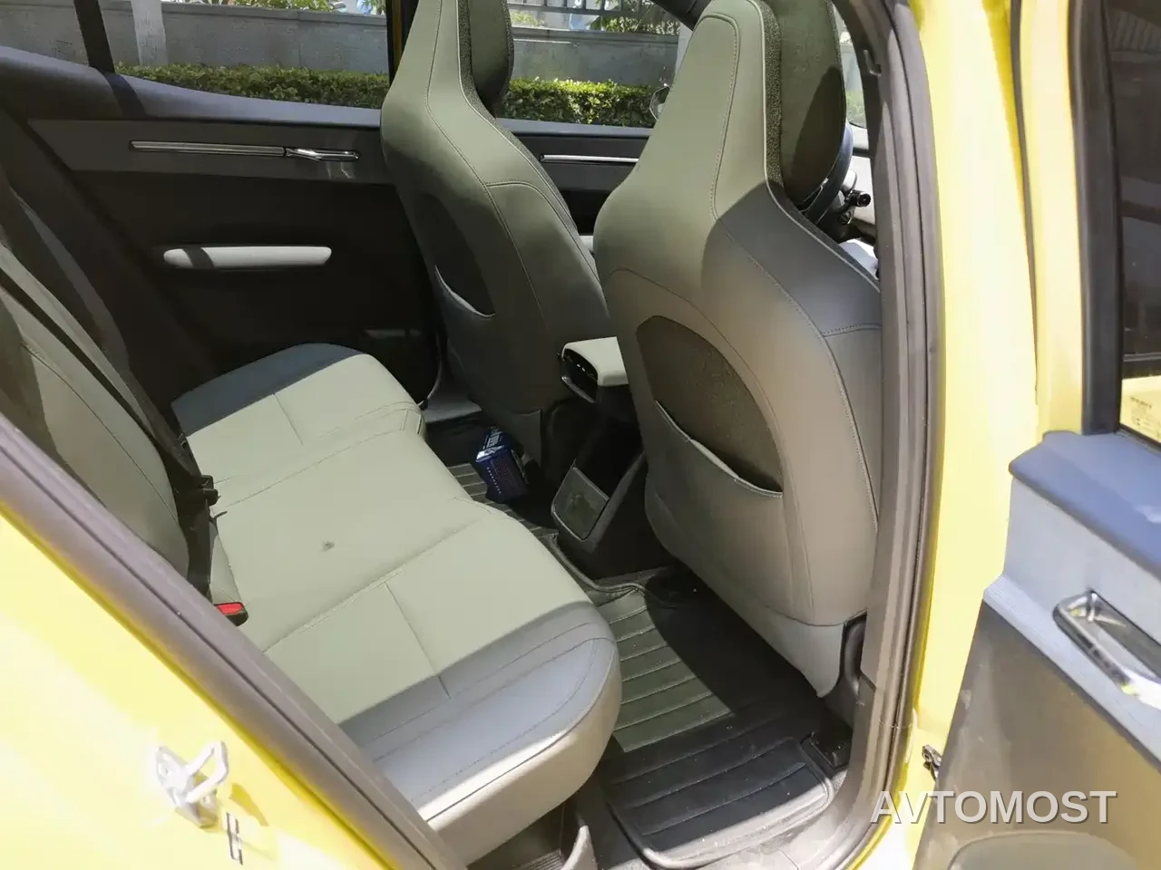 Volvo EX30 2025 RWD Long Range Ultra — фото 14
