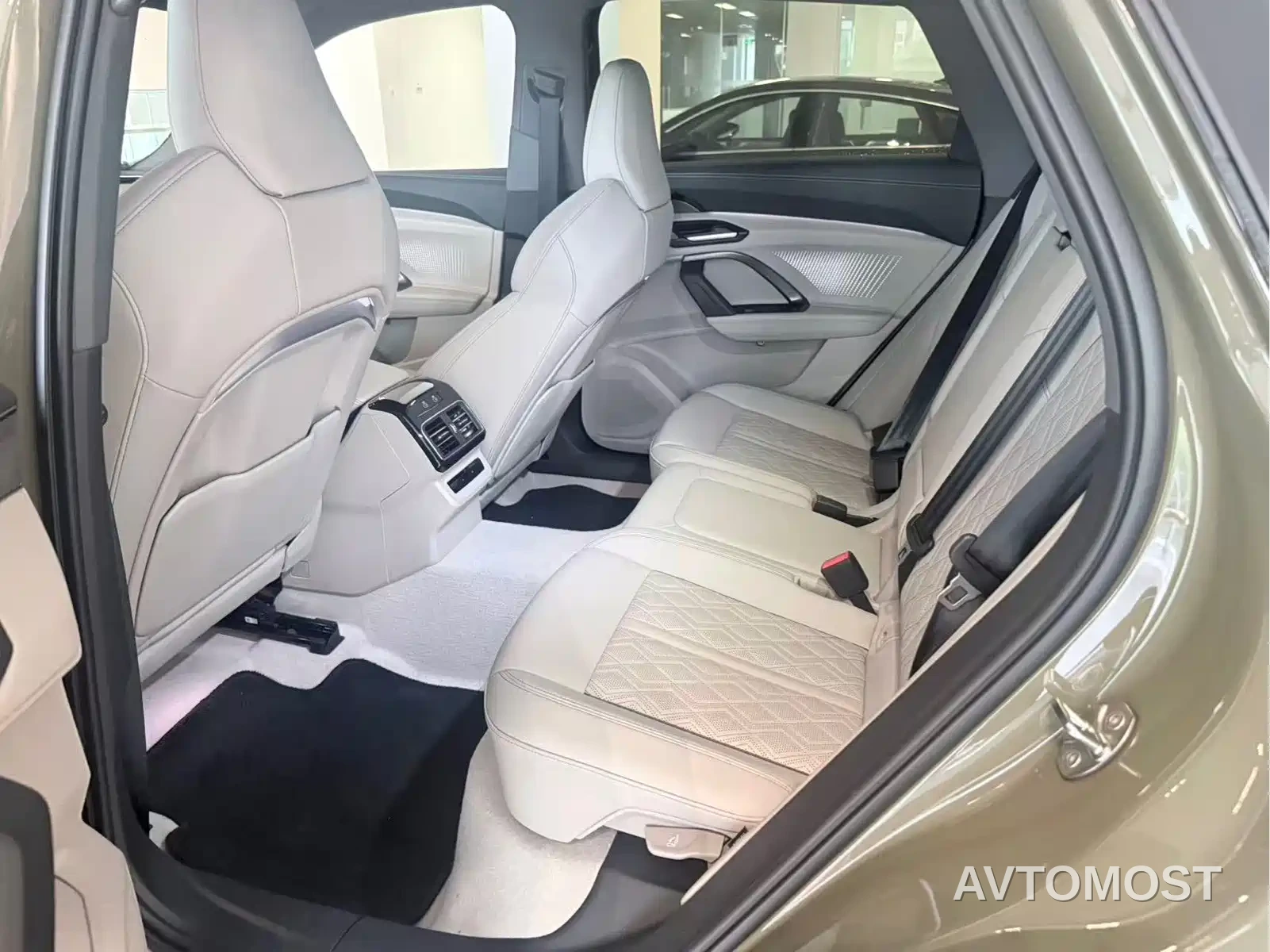 Audi Q5L 2026 Luxury Sport 150kW — фото 4