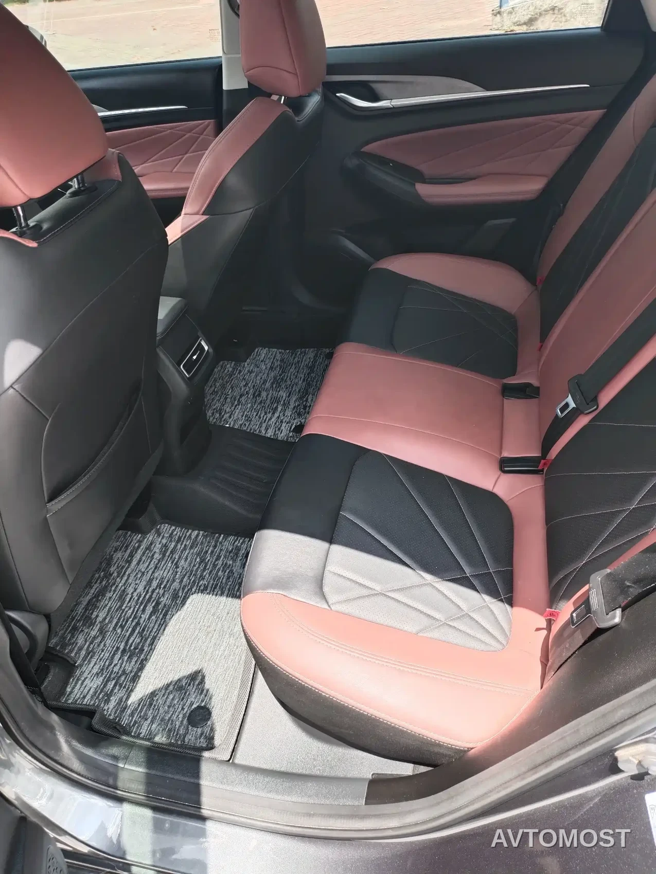 Changan Eado 2023 Enjoy Edition PLUS Blue Whale NE 1.4T GDI DCT Premium Edition — фото 7