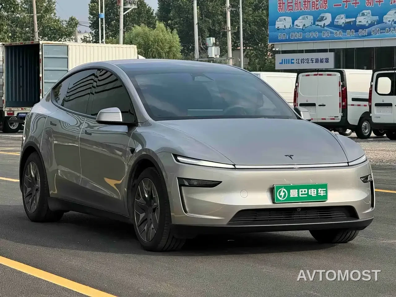 Tesla Model Y L 2025 Facelift Long Range AWD — фото 3