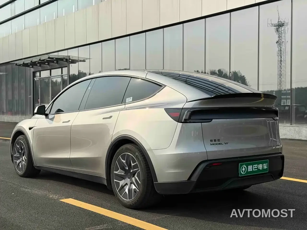 Tesla Model Y L 2025 Facelift Long Range AWD — фото 7