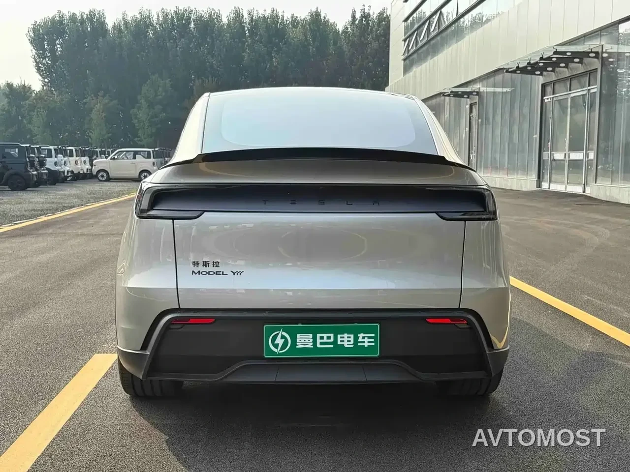 Tesla Model Y L 2025 Facelift Long Range AWD — фото 8